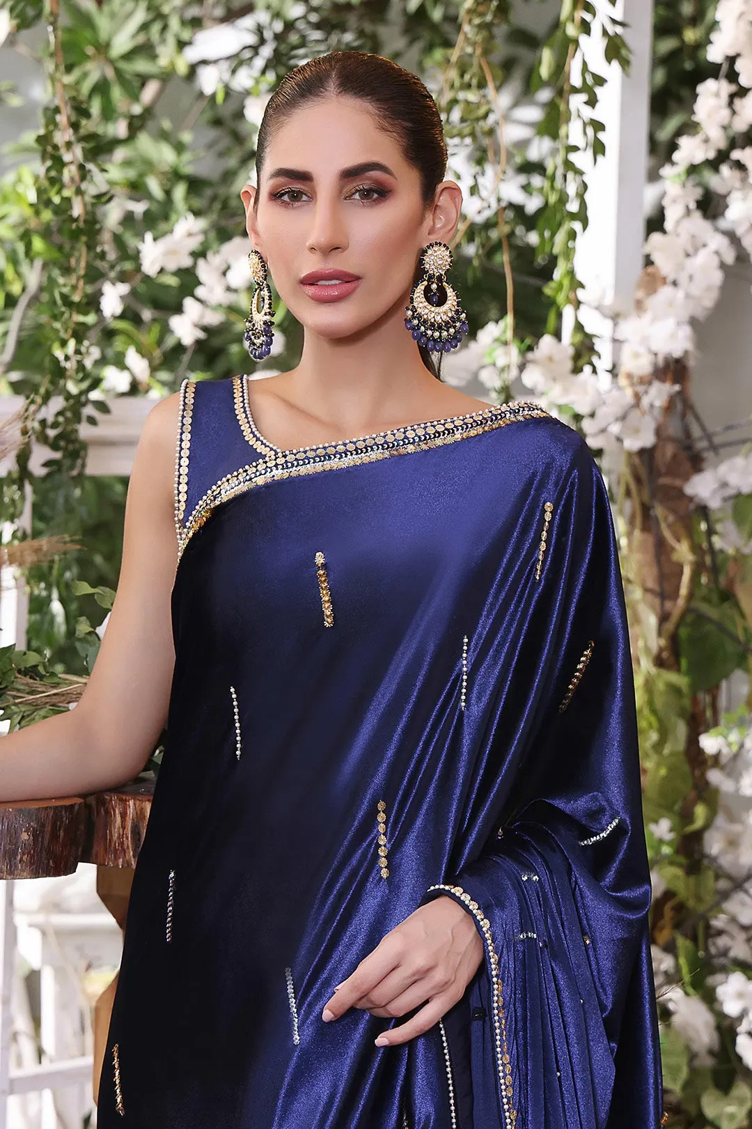 Handwork Embroidered Solid Velvet Luxury Saree | ZEENAT | SR202220