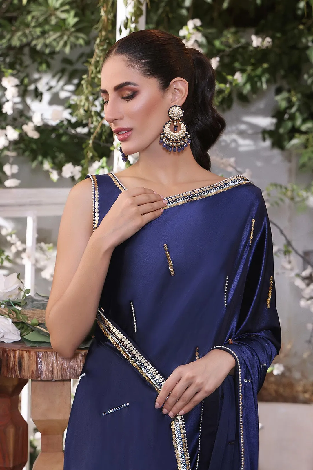 Handwork Embroidered Solid Velvet Luxury Saree | ZEENAT | SR202220