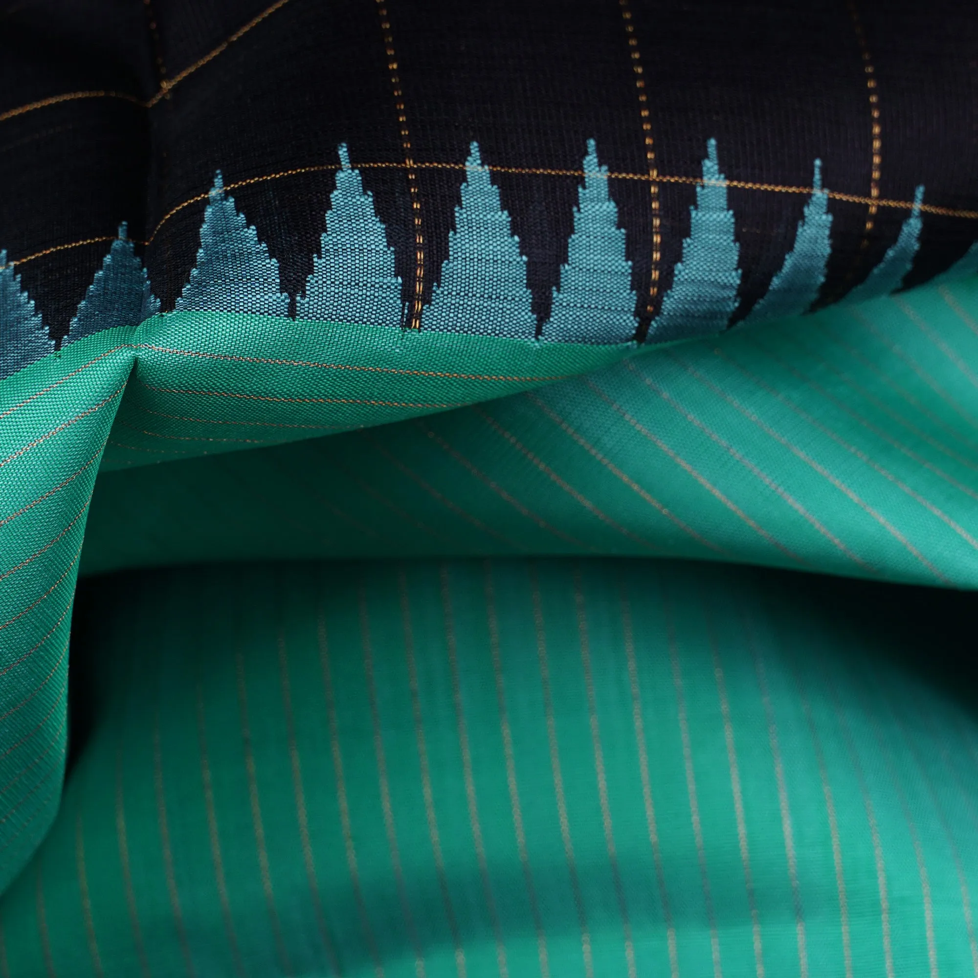 Handwoven Black with Green Kajivaram Silk Saree - 1603T006082DSC