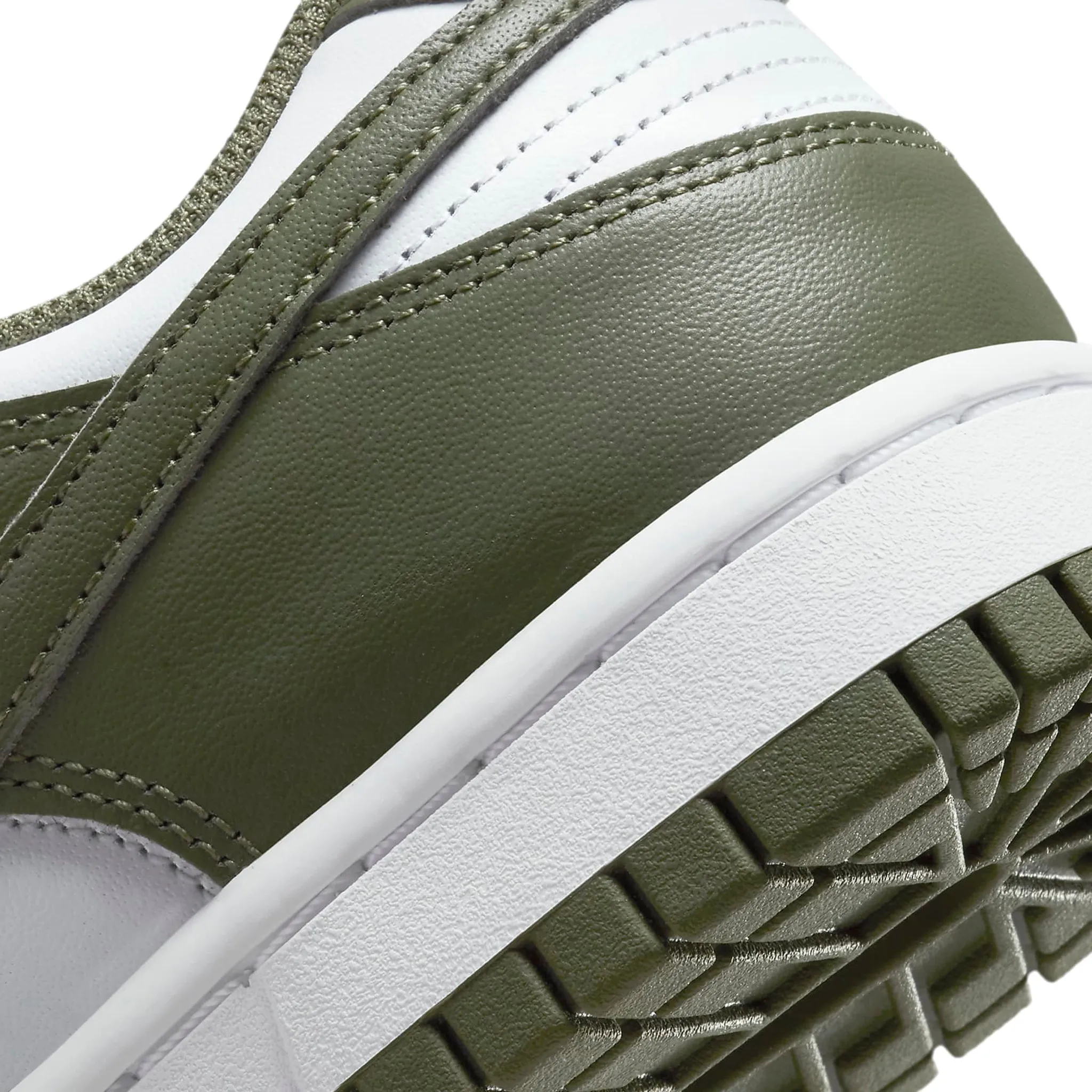 Nike Dunk Low Medium Olive (W)