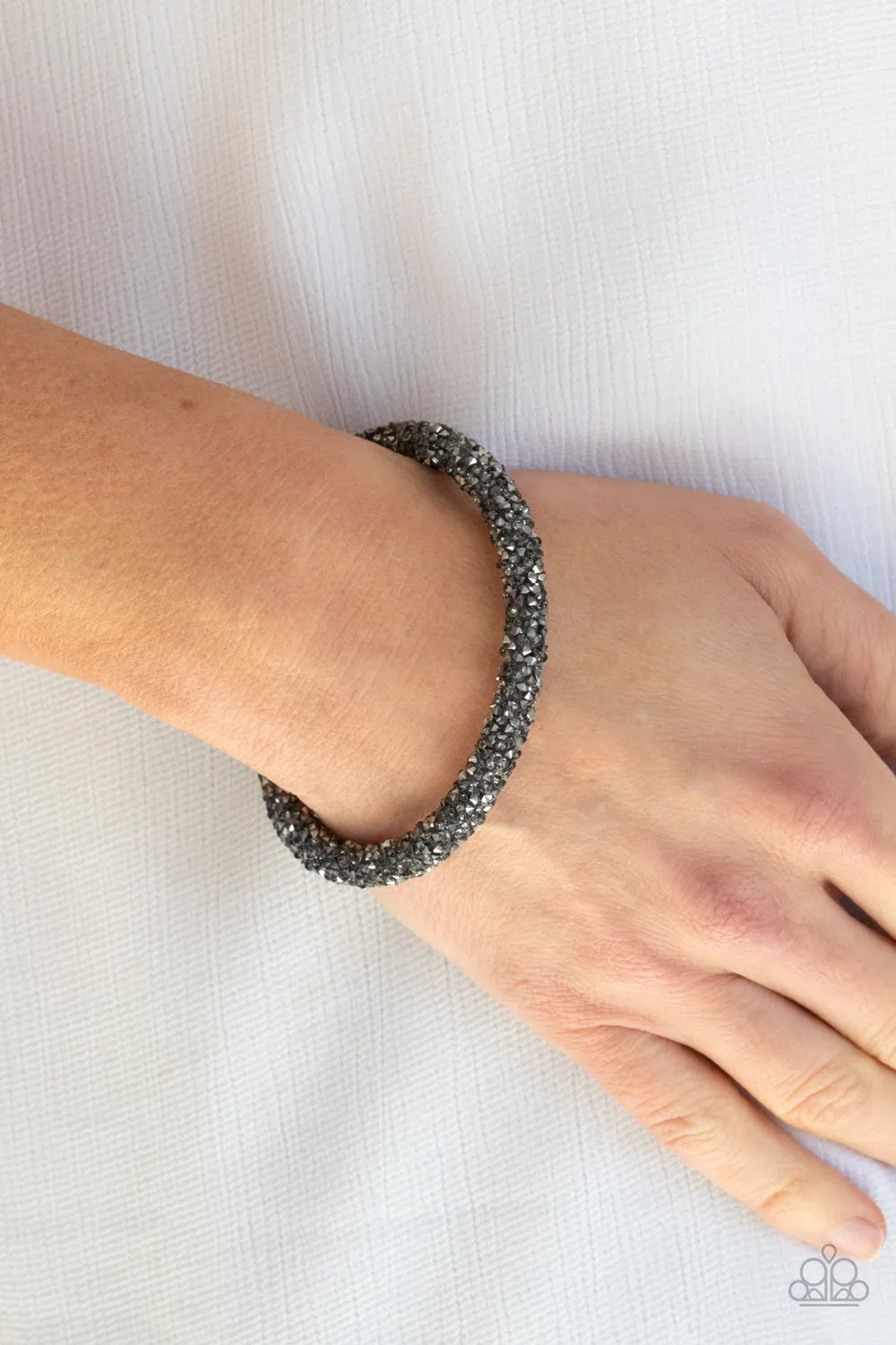 Roll Out The Glitz Black-Bracelet